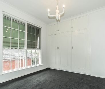Spacious & Light-Filled 3-Bedroom Unit in Quiet Surrey Hills Location - Photo 1