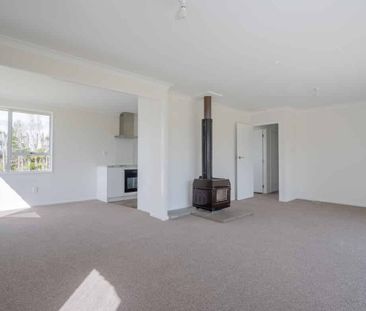 Fully Refurbished 3-Bedroom Rural Home - Log Burner, Views & Space - Photo 1