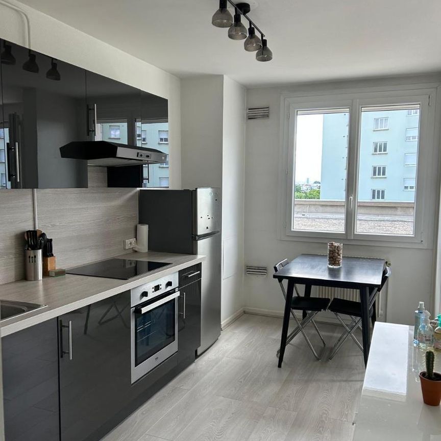 Location Appartement 2 pièces 33m² DECINES CHARPIEU 69150 - Photo 1