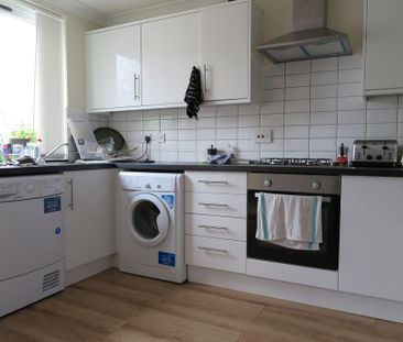 1 bedroom in a flat share to rent - Photo 4