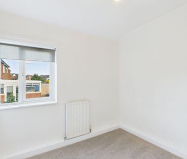 2 bedroom mews to rent - Photo 5