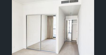 2 Bedroom 2 Bath w Parking - Photo 3