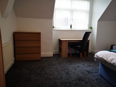 Newly Decorated Spacious Double Rooms - Photo 2