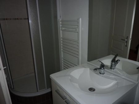 Location Appartement 2 pièces 48m² AUTUN 71400 - Photo 4