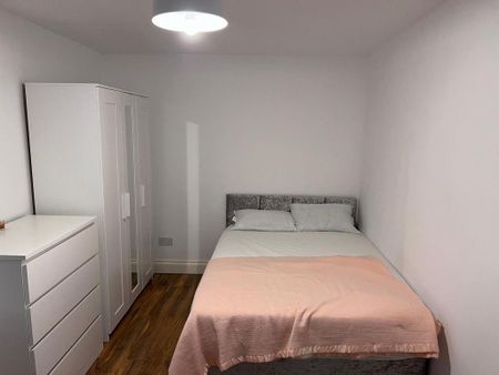 6 bedroom terraced house to rent - Photo 5