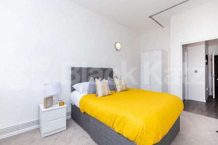 Spacious Live/work warehouse conversion in the trendy Dalston - Photo 2