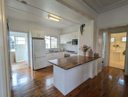 Charming Inner-City Home for Rent – Walk to Bakers Duck & the Toowoomba CBD - Photo 4