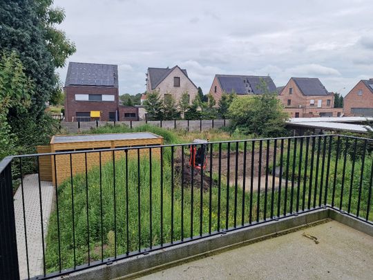 Nieuwbouwappartement op eerste verdieping met 2 slaapkamers, autostaanplaats en kelder - Photo 1