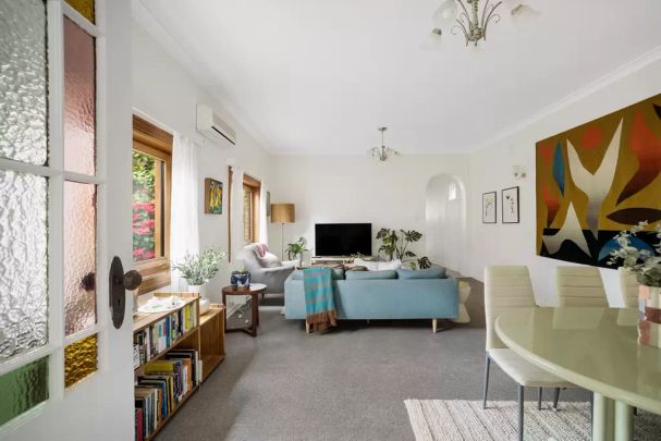 Delightful three-bedroom home with period charm - Photo 1