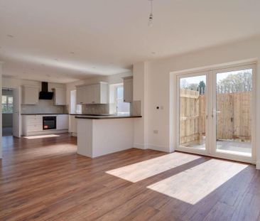 4 bedroom semi-detached house to rent - Photo 2
