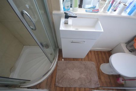 1 bedroom Flat To Let - Photo 5