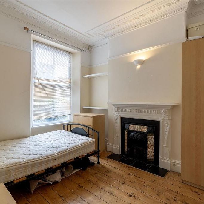 6 bedroom terraced house to rent - Photo 1