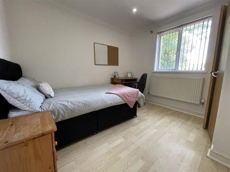 3 bedroom apartment to rent - Photo 2