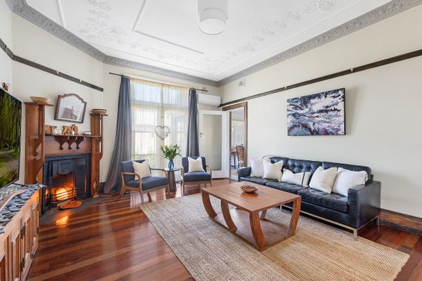 Period Features, Modern Family Comforts & Top School Zone - 4 Bedroom Home - Photo 1