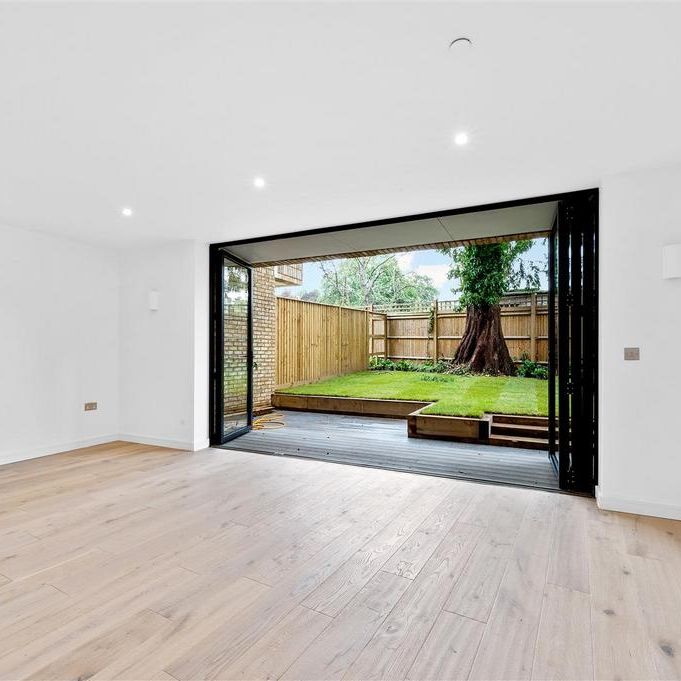 4 bedroom terraced house to rent - Photo 1