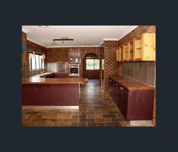 Highset 5 Bed with Swimming pool in Algester - Photo 4