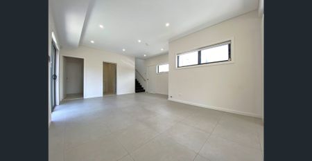 3 BED, 3 BATH, 2 LIVING AREAS + STUDY - Photo 4