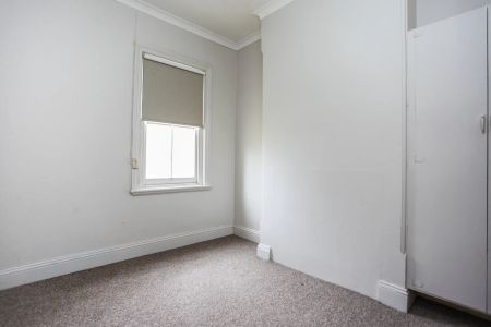 Charming Family Home in Millthorpe. - Photo 2