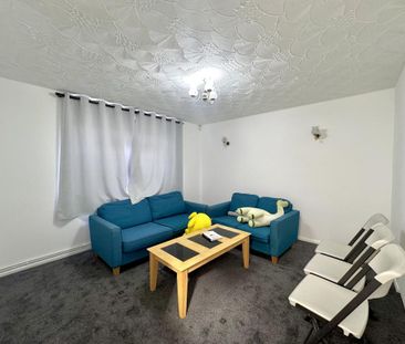 4 bedroom semi-detached house to rent - Photo 1