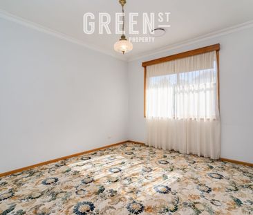 Spacious Family Living in Peaceful New Lambton Heights - Photo 2