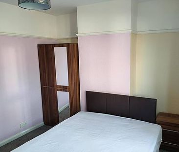 4 bedroom semi-detached house to rent - Photo 3