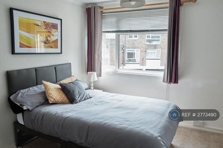 3 bedroom flat to rent - Photo 3
