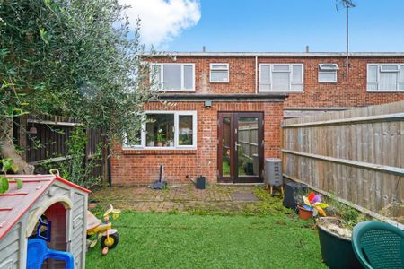 3 bedroom end of terrace house to rent - Photo 3