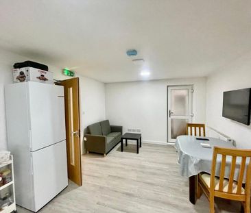 1 bedroom house of multiple occupation to rent - Photo 2