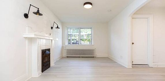 15 HUBBARD BLVD. #4 - RENOVATED STUDIO/1BATH, LAUNDRY, STEPS TO BEACH! - Photo 2