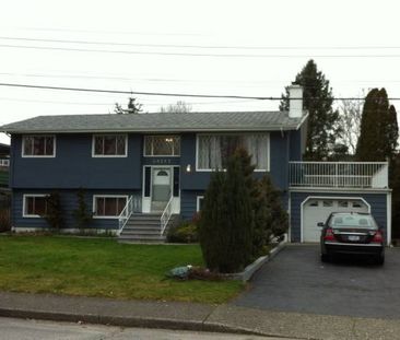 Spaciou and cozy 4 bedroom+2 bath whole house@Langley City - Photo 2