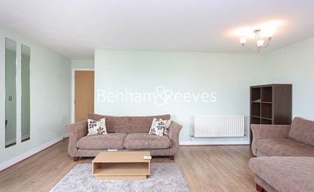 2 Bedroom flat to rent in Erebus Drive, Woolwich, SE18 - Photo 2