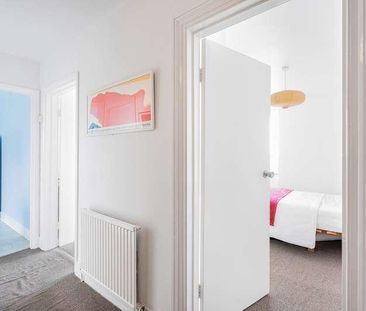 Hermon Hill, South Woodford, E18 - Photo 3