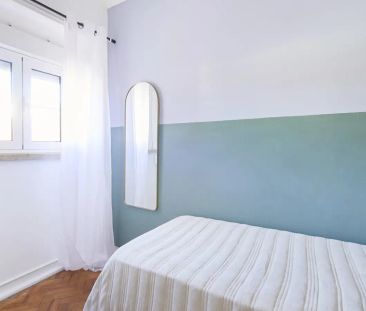 Room in a shared 6-bedroom apartment for rent in Lisbon. - Foto 6