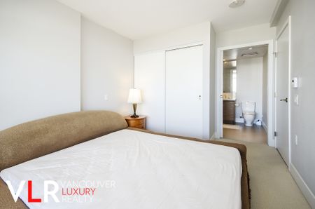 Condo in North Vancouver, BC - Photo 3
