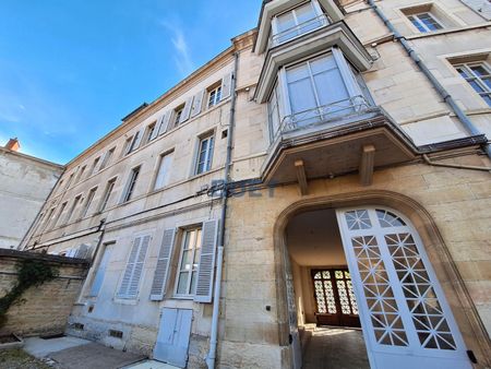 A LOUER - PLACE SAINT BERNARD - Appartement de type ... - Photo 3