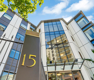 Fully Furnished CBD Studio | Free High-Speed WiFi - Photo 2