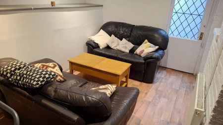 8 bedroom semi-detached house to rent - Photo 5