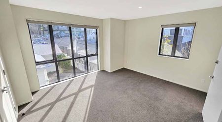PRIME INNER-CITY LIVING! - Photo 5