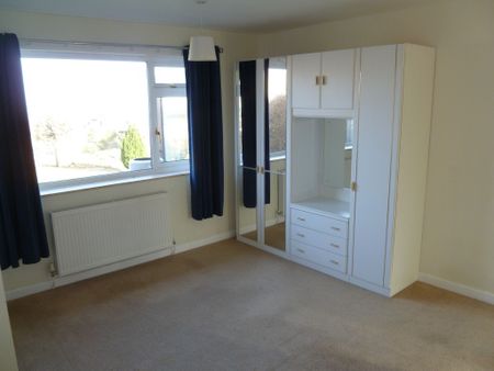 2 bed Bungalow - To Let - Photo 4