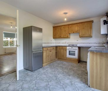 3 bedroom detached house to rent - Photo 2