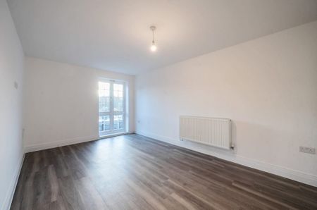 2 Bedroom Flat / Apartment - Harp Avenue, Alton - Photo 3