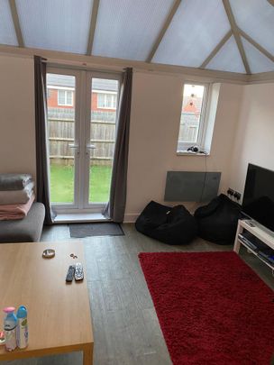 6 bedroom house to rent - Photo 1