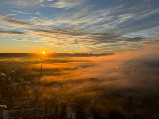 Über den Wolken: Exklusive 5.5-Zimmerwohnung im 32. Stock mit Panoramablick - Foto 1