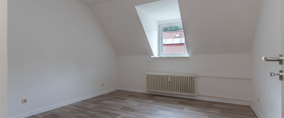Ca. 51 m² große 2-Zimmer-Dachgeschosswohnung mit Tageslichtbad in Hagen-Eilpe - Foto 1