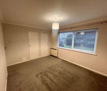 2 bedroom Flat To Let - Photo 3