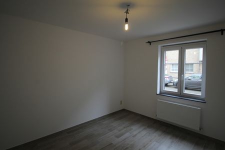 Een appartement op de benedenverdieping met 2 slaapkamers, ruim terras en carport. - Photo 3