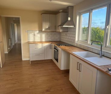 3 bedroom detached bungalow to rent - Photo 3