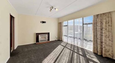 Pet Friendly - 4Bedroom Family Home in Wainuiomata - Photo 3