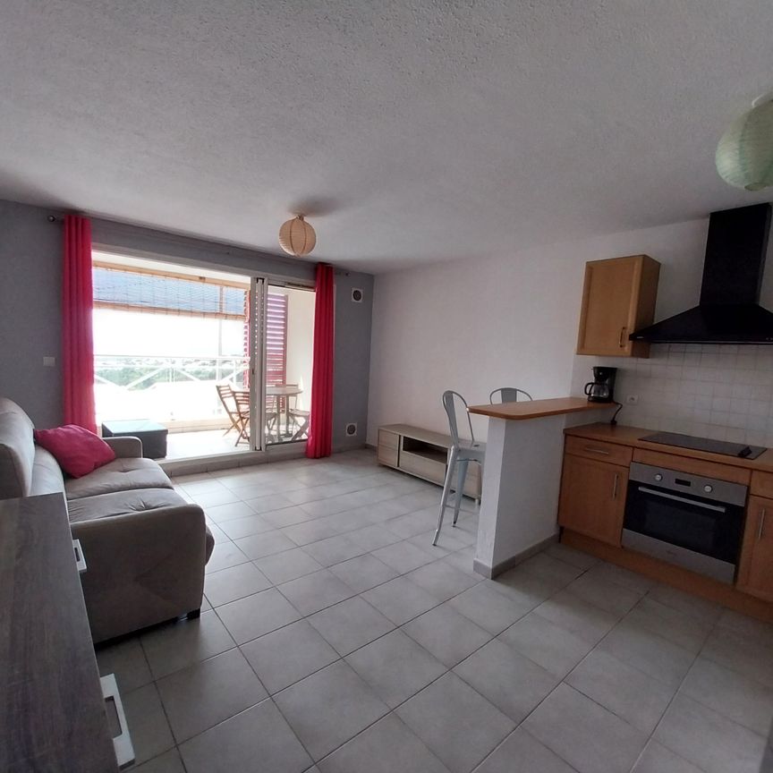 Location Appartement 2 pièces 42m² ST DENIS 97490 - Photo 1