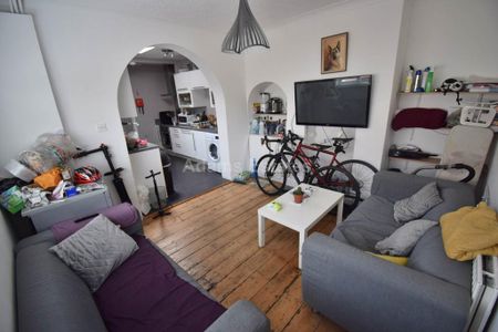 1 bedroom in a house share to rent - Photo 3